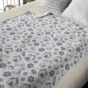 Coperta in velluto felpato con motivo a cuccia, ossa e impronte di zampe