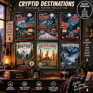 Può includere: Una collezione di sei poster in stile vintage intitolata Cryptid Destinations, con illustrazioni di Jersey Devil, Wendigo, Mothman, Bigfoot, Jackalope e Thunderbird. Ogni poster include testo, paesaggi scenografici e immagini di creature.
