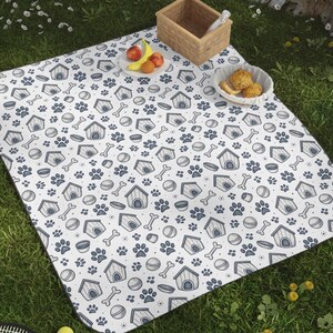 Manta de picnic con estampado de casita de perro, huella de pata, hueso, juguete para exteriores.
