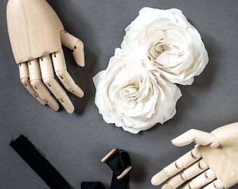 Broszka z dwoma kwiatami, ręcznie robiona tkanina w kształcie róży / Biały, Kość słoniowa