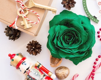 Zielona broszka świąteczna z kwiatem, materiał, ręcznie robiona