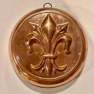 Fleur de Lis Copper Jelly Mold. Vintage with Hook - Rare French Mold