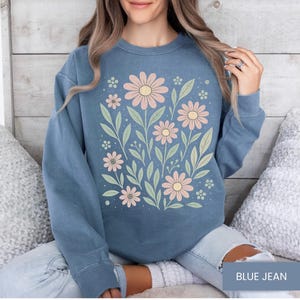 Boho Blumen-Sweatshirt Unisex Wildblumen Pullover Frauen Floral Minimalist Pullover Blumen-Print Sweatshirt Frau Geschenk übergroße Blume Shirt