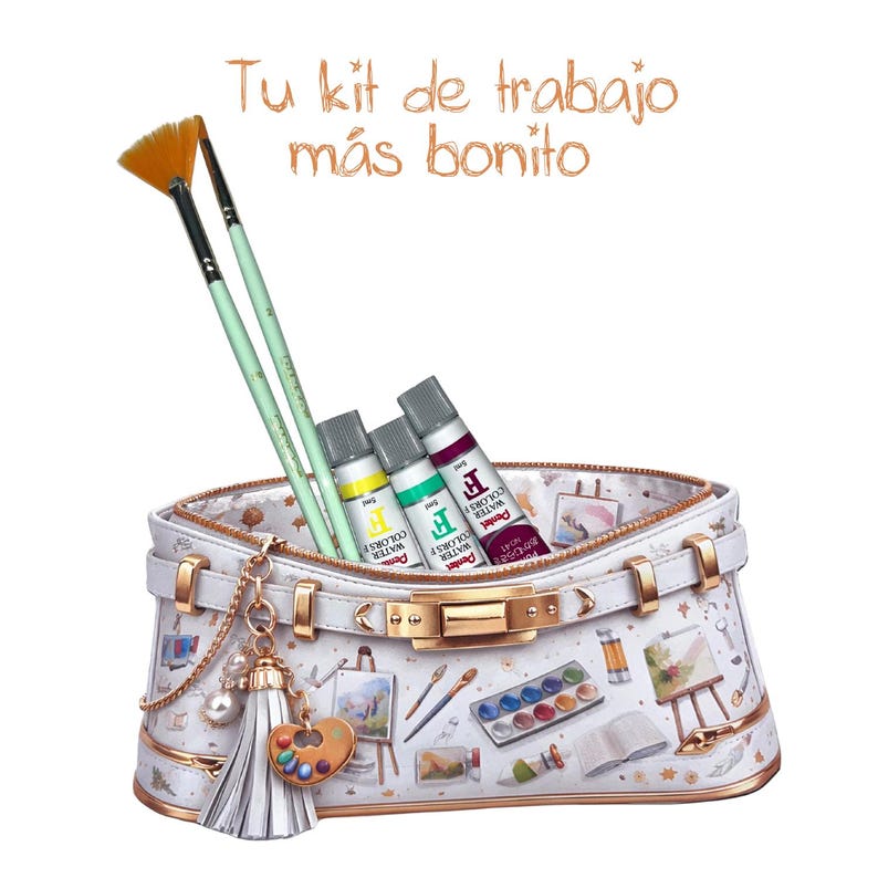 May include: A white and gold decorative art supply bag with a zipper, holding paintbrushes and tubes of watercolor paint. The bag has a charm with a paint palette and tassel. The text "Tu kit de trabajo m&aacute;s bonito" is at the top.
