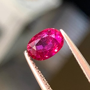 1,00 ct. Certyfikowany przez GIA, naturalny rubin Mozambik, bez obróbki cieplnej, dobry połysk