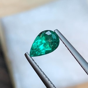 Natural Colombian Emerald Vivid Green Emerald 0.72 | Engagement Ring