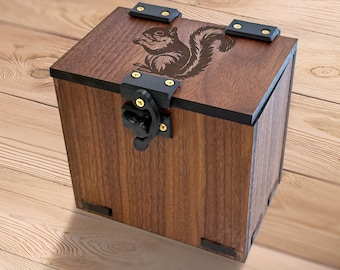 Drewniane pudełko na talię MTG, motyw wiewiórki