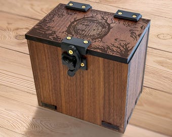 MTG Deck Box LOTR: Commander, Fits 100+ Sleeved Cards, Dice Tray, Shire Theme