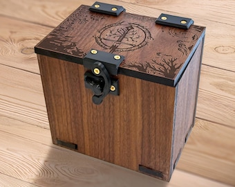 Pudełko na karty MTG LOTR: mieści ponad 100 kart w koszulkach, tackę na kostki, motyw miecza i drzewa