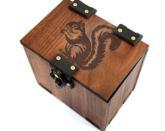 Ręcznie robione pudełko na karty z orzechową wiewiórką: MTG Commander, EDH, Bloomburrow, ponad 100 kart, tacka na kostki