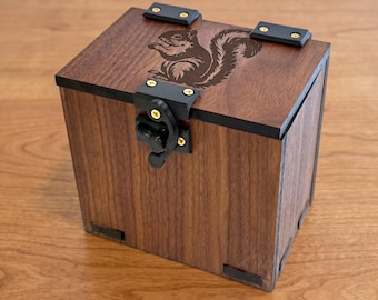 Ręcznie robione pudełko na karty z orzechową wiewiórką: MTG Commander, EDH, Bloomburrow, ponad 100 kart, tacka na kostki