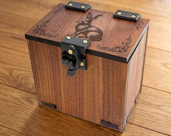 Pudełko na karty Commander: ponad 100 kart w koszulkach, tacka na kostki, motyw królika, MTG Bloomburrow