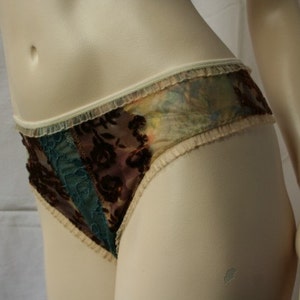 Thong with browne velvet flowers green stretch lace and printed netting