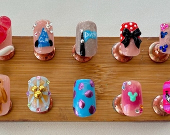 Op maat handgeschilderd | Herbruikbaar | Disney-personage 3D Disneyland-gelpers op de nagels | Namaakacrylnagels | Gelnagels | Druk op de nagels