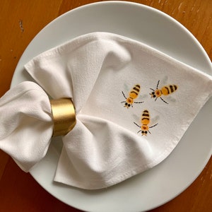 Bumble Bees, Cotton Fabric NApkins, Dining Decor, Honey, Bee hive, Spring Decor Gift, Garden Theme, Beekeeper Gift , Save The Bees