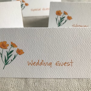 Buttercup Floral Event Name Place Cards, Tarjetas de tiendas de campaña, Asientos personalizados, Tarjetas de nombre en blanco, Tarjetas de eventos de boda, Ducha nupcial, Fiesta