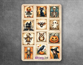 Op de afbeelding: Een rechthoekig stickervel met twaalf individuele illustraties in postzegelstijl met Halloween-thema's, waaronder een figuur met een pompoenhoofd, zwarte kat, skelet, spookhuis, vleermuis, geest, uil, pompoen, pop, raaf en een heks.