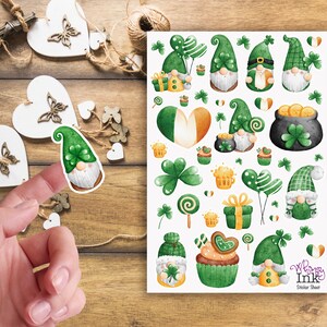 Feuille d'autocollants en vinyle gnomes de la Saint-Patrick idéale pour les agendas, la tenue d'un journal, le scrapbooking, les Bullet Journals, etc.