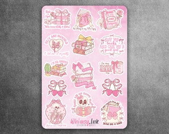 Könnte beinhalten: Ein Bogen rosa und weißer Aufkleber mit einem Buchthema. Die Aufkleber zeigen Illustrationen von Büchern, Herzen, Schleifen und Skeletten. Der Text auf den Aufklebern lautet: "Just a girl who loves books & coffee", "Buy me books & tell me I'm pretty", "I'm all booked", "Books are my love language", "Buy me books and call me a good girl", "In my bookish girl era", "If you really love me send me a book", and "Just one more chapter".