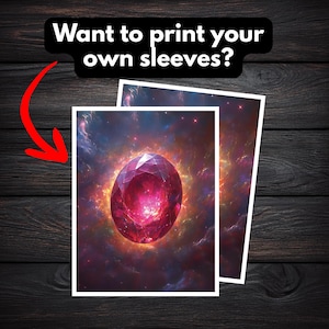 Può includere: Due stampe con una grande gemma rosa sfaccettata su uno sfondo di nebulosa. Le stampe sono incorniciate in bianco. Il testo in alto recita: "Vuoi stampare le tue maniche?" Una freccia rossa punta alle stampe.