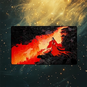 Pode incluir: Um mousepad retangular com uma ilustração artística de uma pessoa em um vestido vermelho em meio a uma paisagem flamejante. A obra de arte tem um tema de fantasia dramático com um fundo escuro e texturizado e tons vibrantes de vermelho e laranja.