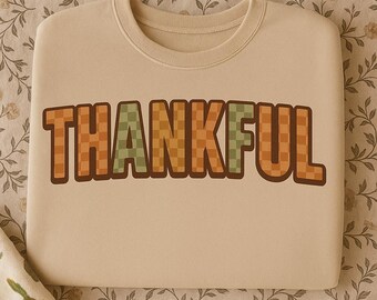 Rétro automne lettres à carreaux reconnaissants PNG, chemise confortable pour Thanksgiving