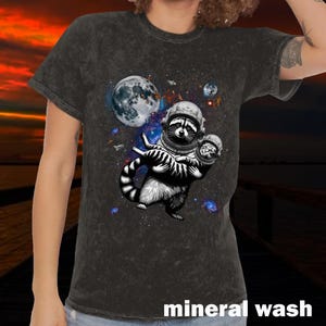 Camisetas retro con gráficos de mapaches, camiseta vintage con luna de mapache, amantes de los mapaches, camiseta divertida de mapache, camiseta con lavado mineral
