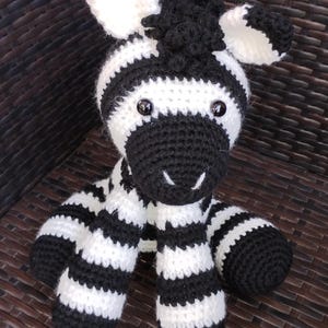 Amigurumi-zebra: knuffel, speelgoed, gehaakt, handgemaakt, pop, creatie
