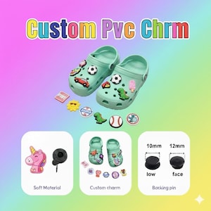 Könnte beinhalten: Hellgrüne PVC-Clogs mit verschiedenen dekorativen Anhängern, darunter ein Fußball, ein Auto und ein Dinosaurier. Das Bild zeigt auch zusätzliche Anhänger, ein Einhorn und Stifte. Der Text lautet "Custom PVC Chrm".