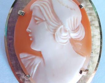 Vintage Krementz Stamped Rare Left Facing Carved Shell Cameo Brooch or Pendant on Gold Mount