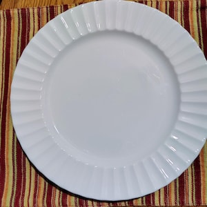 Royal Worcester "Warmstry White" Dinner Plate – Classic English Fine China, 10.5"
