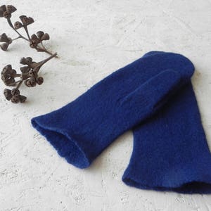 Blue mittens, Felted mittens, wool mittens, minimalist mittens, merino wool, original, warm wool gloves, woman accessory, winter mittens image 6