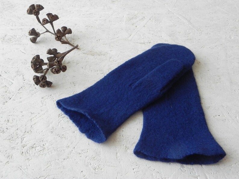 Blue mittens, Felted mittens, wool mittens, minimalist mittens, merino wool, original, warm wool gloves, woman accessory, winter mittens image 6