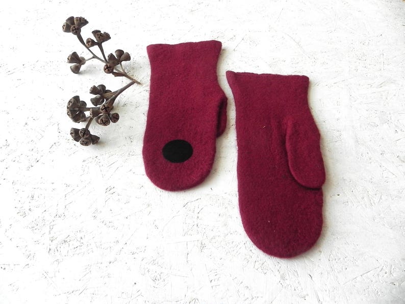 Felted mittens, wool mittens, burgundy mittens, minimalist mittens, merino wool, original, warm wool gloves, woman accessory, winter mittens image 2