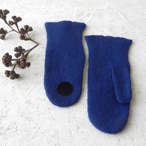 Blue mittens, Felted mittens, wool mittens, minimalist mittens, merino wool, original, warm wool gloves, woman accessory, winter mittens image 2