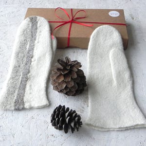 WHITE Felt gants, mitaines feutrées, chauffe-bras chaude femme accessoire merino laine Grande idée cadeau femme Prêt à l'expédition image 5