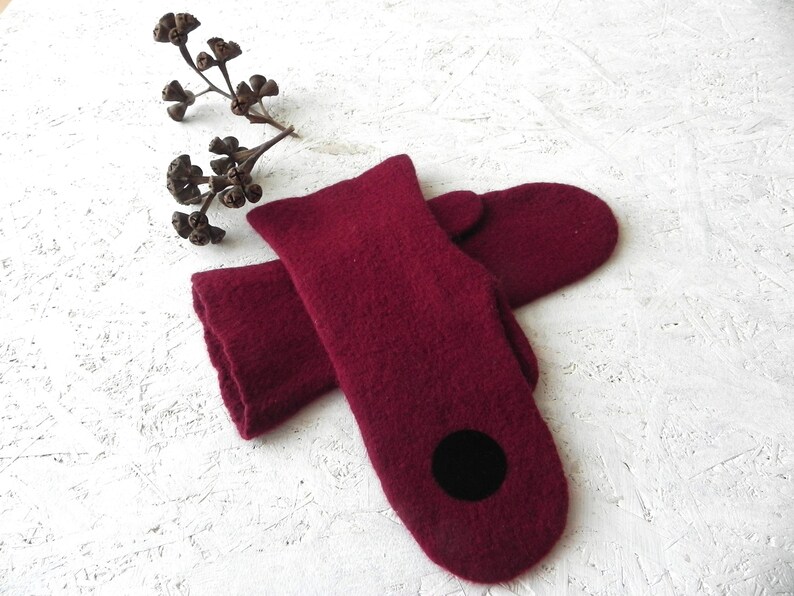 Felted mittens, wool mittens, burgundy mittens, minimalist mittens, merino wool, original, warm wool gloves, woman accessory, winter mittens image 6