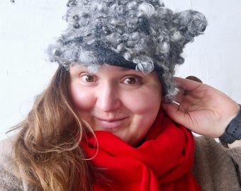 Gorro de lana merino afieltrada hecho a mano con mechones Wensleydale – Gorro de invierno cálido y único