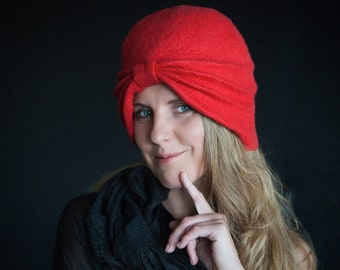 Chapeau d'hiver feutré rouge de turban de laine mérinos pour la femme