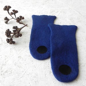 Blue mittens, Felted mittens, wool mittens, minimalist mittens, merino wool, original, warm wool gloves, woman accessory, winter mittens image 3