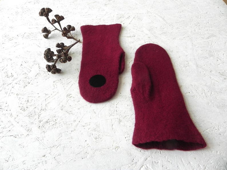 Felted mittens, wool mittens, burgundy mittens, minimalist mittens, merino wool, original, warm wool gloves, woman accessory, winter mittens image 4