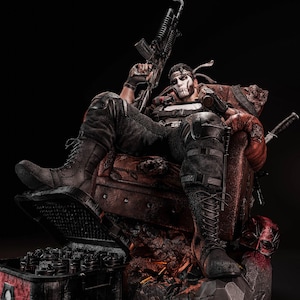 Puede incluir: Estatua detallada de un personaje con pintura facial de calavera, sentado en un trono, sosteniendo un rifle. La figura lleva equipo táctico y botas. El trono es una mezcla de metal y elementos rojos, con un fondo oscuro.