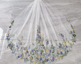 Véu de noiva de renda com bordado colorido de flores silvestres, véu de noiva floral de fada, véu exclusivo personalizado, véu de tule feito à mão em qualquer comprimento.