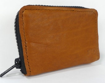 Zip wallet in brown cognac leather,