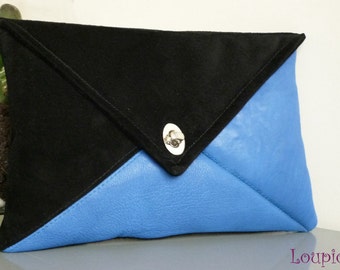 Pochette enveloppe en cuir velours noir et cuir grainé bleu