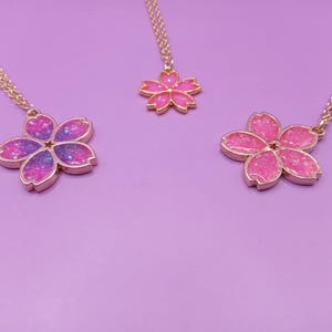 桜のネックレス 彼女への春のジュエリーギフト 花のペンダントネックレス ピンクの桜ジュエリー キラキラ輝く桜のペンダントネックレス