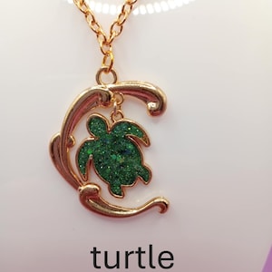 Turtle Necklace Ocean Theme Jewellery Resin Green Turtle Pendant Sea Animal Necklace Gift for Her Resin Glitter Marine Jewellery