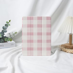 Pink White Plaid Simple iPad Case With Pencil Holder for 2025 Air 7-11/13″,iPad Mini 6/7,iPad Pro 13&quot; 12.9&quot; 11&quot;,iPad 10/9/8,iPad Cover