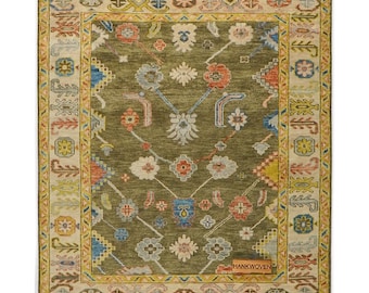 Handgefertigter Olivgrüner Oushak Wollteppich im Boho Medaillon Design