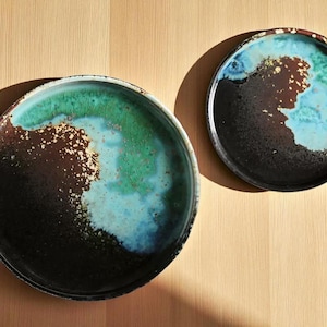 Assiettes plates en céramique bleue rustique à rebords hauts | Grès fait main pour les repas, les apéritifs et les desserts | Idée cadeau unique pour artisan